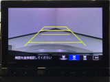 【バックカメラ】運転が苦手な方も車庫入れラクラクです!ギアをリバースに入れれば自動的に切り換わりますので、面倒な操作は不要です♪狭い駐車場もお車を傷つけず安心ですね!