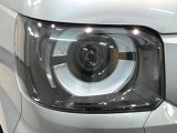 LEDヘッドライトは、点灯の瞬間から最大光量を発揮し、突然暗くなるトンネルなどでの安定感を高めます。