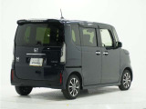 広い駐車場で自分のクルマを探したり、緊急時にはボタン一つでオペレーターと話せたり。「Honda Total Care プレミアム」にご加入いただければ、お客様のカーライフをより安心・快適に。