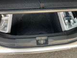 トランク床下にも便利な収納スペースがあります!