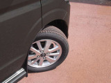 165/60R14タイヤ+専用アルミホイールです。スタッドレスタイヤや各種オプションのご注文も承っております(*^^)v