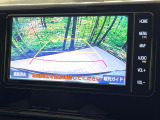 【バックカメラ】駐車時に後方がリアルタイム映像で確認できます。大型商業施設や立体駐車場での駐車時や、夜間のバック時に大活躍!運転スキルに関わらず、今や必須となった装備のひとつです!