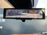 インテリジェントルームミラーは、大きな荷物や後席に背の高い人が乗車した時などでも関係なく後方の確認が出来て安心ですまた、夜間の後続車のライトも眩しさが軽減されます。