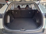 開口部の広いラゲージスペースは、ゴルフバックなどの荷物もラクラク積み込めます。
