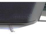 MERIDIAN3Dサラウンドサウンドシステムは3D Trifieldテクノロジーを採用したシームレスなサウンドシステム。車内でゆったりと音楽を堪能できます。