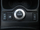 状況に応じて4WDへの切り替えが可能です。前席シートヒーター装備