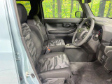 運転席まわりには十分なスペースがあり、大柄な方でもゆったり運転していただける環境です。