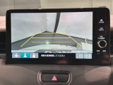 リバースギアに入れるだけで後方の表示へ切り替わります。夜間や雨の日の駐車も楽になりますよ。