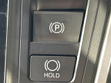 【オートブレーキホールド】信号待ちや渋滞で停車時にブレーキから足を離しても、停止状態を保持してくれます。前進するときはアクセルを踏めば自動で解除されるので安心♪街乗り運転が楽になります♪
