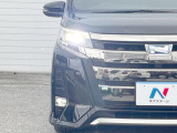 【LEDヘッドライト】悪天候や夜間走行時も良好な視界を確保し安心して運転できる高輝度LEDヘッドライトを装備!点灯速度が早く、消費電力も抑えられています。
