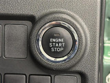 【プッシュスタート】スマートキーを持っているだけ、鍵を差し込むことなく、ボタンを押すだけでエンジン始動や停止を行うことができます。