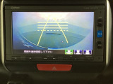 バックでの車庫入れも安心です! リアカメラが付いているバックモニター付のナビを装備しております。操作線もついており距離感も画面から確認できます。