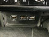 2.5アンペア急速USBチャージャー搭載。スマートフォンなどの充電にとっても便利です