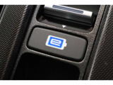 最適な走りを提供するAUTOモードと静粛な走行が可能なEVモードを切り替えるEVスイッチ。EV走行したいときに、必要なだけエンジンを作動させ充電が可能となる、CHARGEモードを搭載しています。