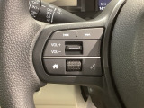 ステアリングにオーディオ操作スイッチが付いています。オーディオ画面に直接タッチしなくても操作が出来ますので、運転に集中できます。