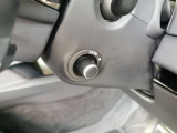 【電動コラム】シートメモリーと合わせて使用すると複数人運転する場合は、お好きなポジションを記憶する事ができます。細かな調節も可能なため、ストレスなく運転が出来ます。
