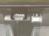 【トヨタセーフティセンス】走行中に前方の車両等を認識し、衝突しそうな時は警報とブレーキで衝突回避と被害軽減をアシスト。より安全にドライブをお楽しみいただけます。