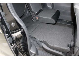 リヤーシートを倒せば大きい荷物もしっかり積める広々ラゲッジスペース