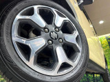 【純正アルミホイール】外観にマッチした純正アルミホイールを装着しております。各種社外アルミホイールや、スタッドレスタイヤも取扱いしております。是非ご相談ください♪