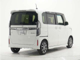 ◆アダプティブクルーズコントロール◆予め設定した車速内でクルマが自動的に加減速。前走車との適切な車間距離を維持しながら追従走行します。【LKAS】車線維持支援システムでステアリング操作を支援。