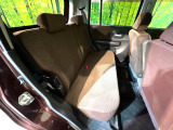 後部座席も気になるようなキズ・汚れやへたり等、大きなダメージはなく、良好な状態です。