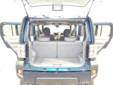 大きく開いて荷物の積み降ろしもスムーズです。