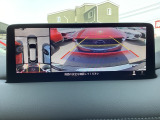 狭い場所での駐車やすれ違いなどでより的確な運転操作に役立つ360&deg;ビューモニターが装備されています。