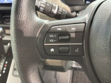 ステアリングにオーディオ操作スイッチが付いています。オーディオ画面に直接タッチしなくても操作が出来ますので、運転に集中できます。