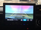 【バックカメラ】運転が苦手な方も車庫入れラクラクです!ギアをリバースに入れれば自動的に切り換わりますので、面倒な操作は不要です♪狭い駐車場もお車を傷つけず安心ですね!
