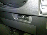 運転席から手の届く位置に ETC2.0付いております。高速道路の料金所もスムーズに通過できますよ♪