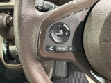 ステアリングにオーディオ操作スイッチが付いています。オーディオ画面に直接タッチしなくても操作が出来ますので、運転に集中できます。