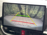 【バックカメラ】駐車時に後方がリアルタイム映像で確認できます。大型商業施設や立体駐車場での駐車時や、夜間のバック時に大活躍!運転スキルに関わらず、今や必須となった装備のひとつです!