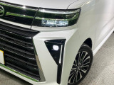 【LEDヘッドライト】悪天候や夜間走行時も良好な視界を確保し安心して運転できる高輝度LEDヘッドライトを装備!点灯速度が早く、消費電力も抑えられています。