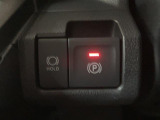 電動パーキングを採用。設定すればシフトレバー操作でオートでサイドブレーキの操作が出来ます!