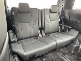 【サードシート】3列目もゆとりがあり居心地よくお過ごしいただけます。掲載箇所以外にご希望の写真がございましたらお気軽にお問い合わせ下さい。フロアマットは汚れが気になる場合は新品のご注文も承ります。