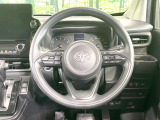 インテリアに合わせたデザインのステアリングは、運転される方のことも考え、運転しやすい形状、大きさです。是非一度、実際に触ってお確かめください。