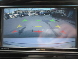 ナビ画面にバックビュ-モニタ-の映像を映し出しています。  狭い場所での車庫入れをサポ-トしてくれる便利アイテムです。