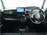 ◆視界広々で非常に運転しやすくロングドライブでも疲れを感じさせないすっきりとまとまったインパネ周りです。