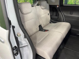 後部座席も気になるようなキズ・汚れやへたり等、大きなダメージはなく、良好な状態です。