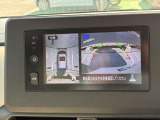 真上から見下ろすような映像で、車庫入れや縦列駐車時に、自車と駐車位置の関係をひと目で確認でき、スムースな駐車をサポート。動く物を検知してお知らせすることで、発進時の安全確認もサポートします。