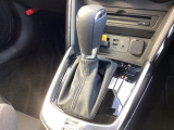 アクセルペダルを踏み込む量や速さに応じて変速パターンを最適制御し、人馬一体の運転感覚を発揮してくれる6速オートマ!