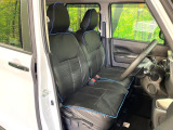 運転席まわりには十分なスペースがあり、大柄な方でもゆったり運転していただける環境です。