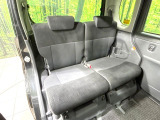 後部座席も気になるようなキズ・汚れやへたり等、大きなダメージはなく、良好な状態です。