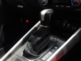 インパネシフトなので、操作がしやすく足元もすっきり!