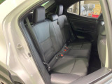 後部座席も気になるようなキズ・汚れやへたり等、大きなダメージはなく、良好な状態です。