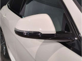 【BMWミラー】視認性の高いスタイリッシュなミラー。自動防眩機能も付いており夜間のドライビングをサポートします。