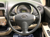 インテリアに合わせたデザインのステアリングは、運転される方のことも考え、運転しやすい形状、大きさです。是非一度、実際に触ってお確かめください。