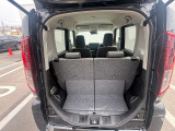日常の使用に十分な広さの荷室です♪簡単な操作でシートアレンジもできます♪