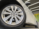 【純正18インチアルミホイール】外観にマッチした純正アルミホイールを装着しております。各種社外アルミホイールや、スタッドレスタイヤも取扱いしております。是非ご相談ください♪