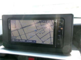 純正品の地デジTV対応のSDナビです。遠出や初めての場所でも安心ですね。